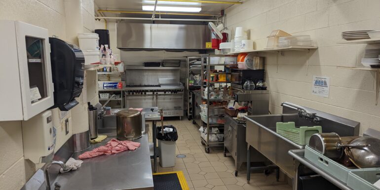 Commercial Kitchen - Pic 4
