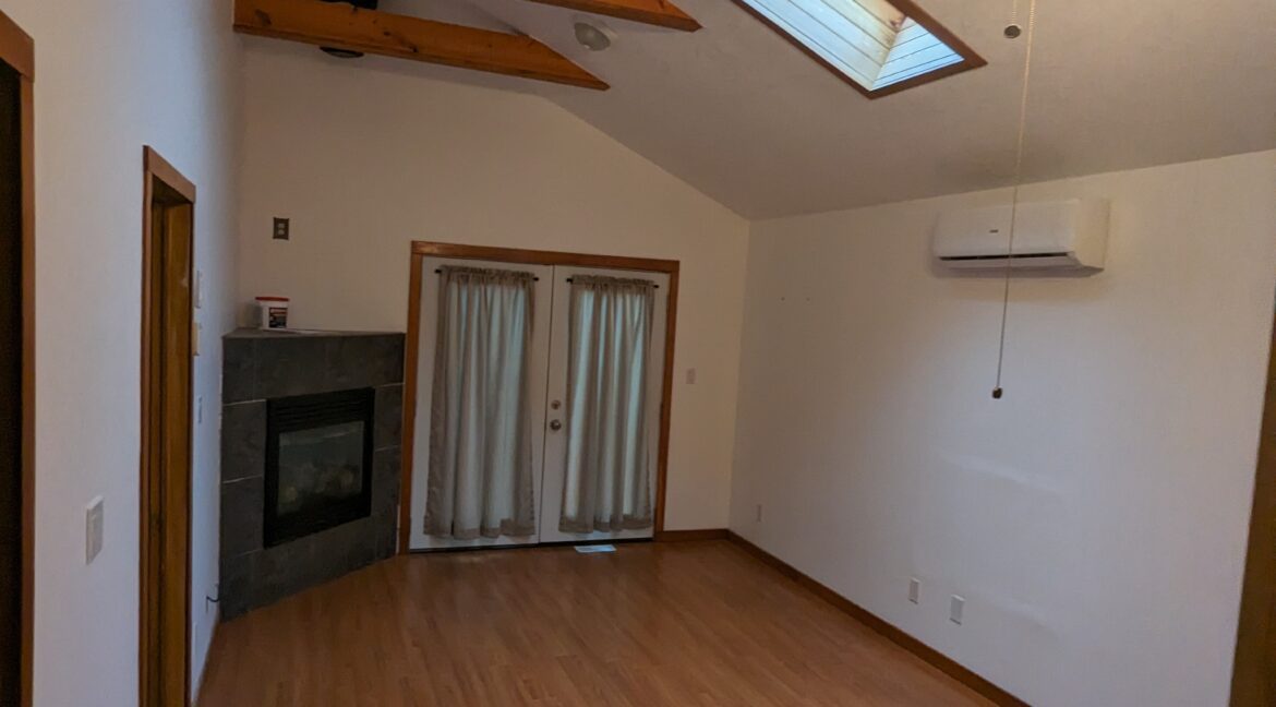 608 Guelph St Kitchener Upper floor - living room