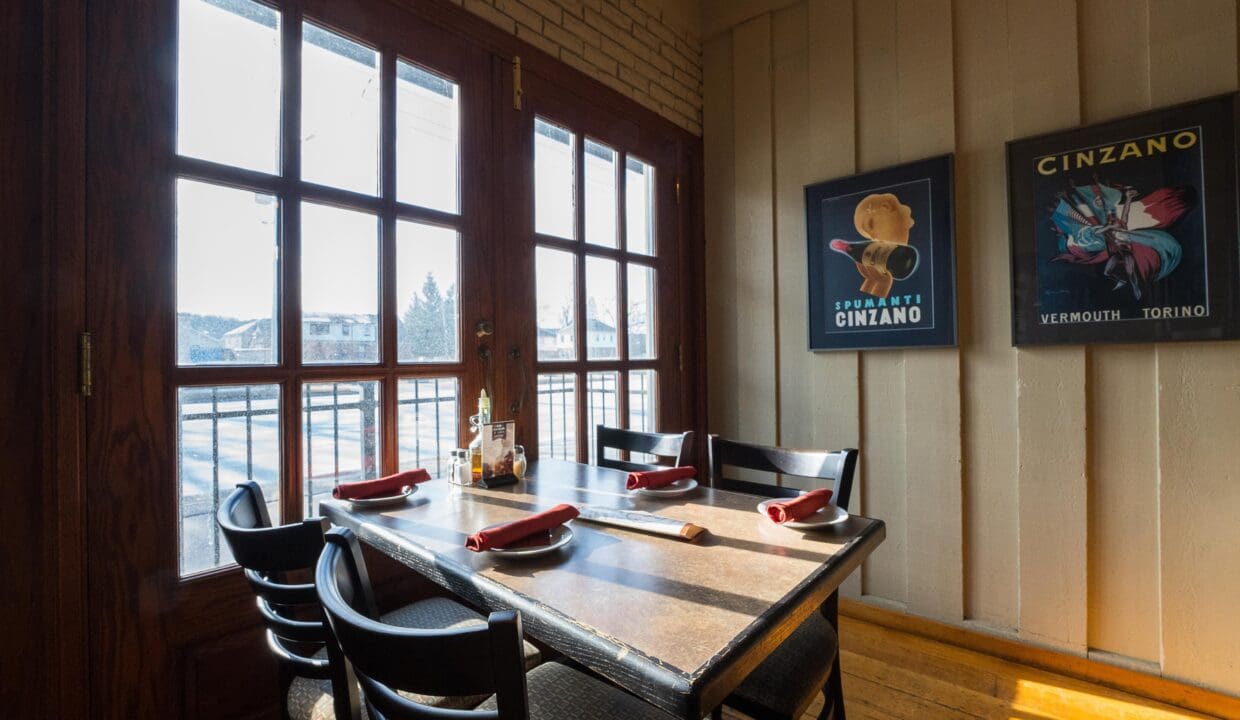 CW_1560-Main-St-W-34