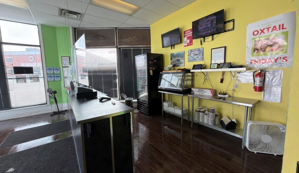 368 Queen St W Cambridge 3