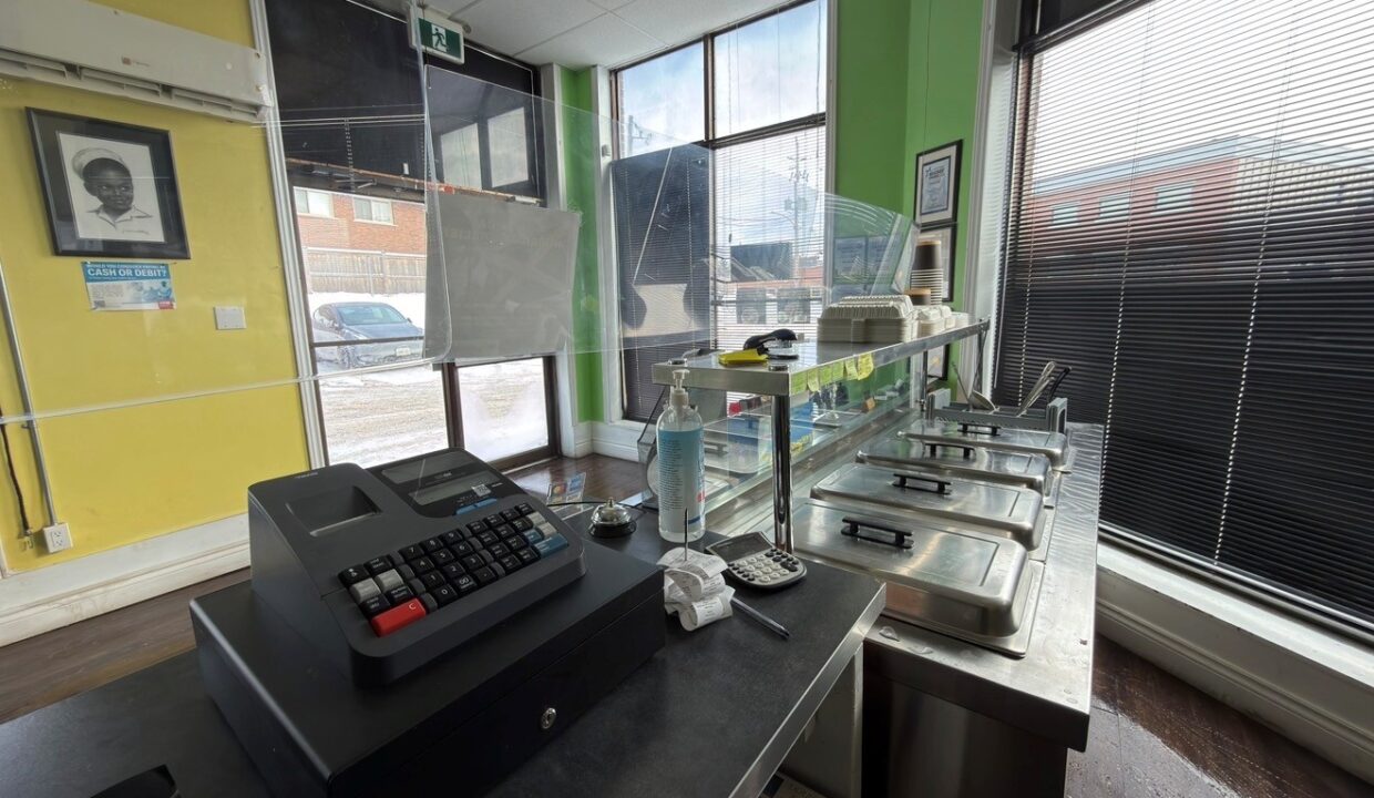 368 Queen St W Cambridge 4