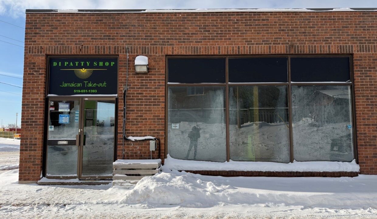 368 Queen St W Cambridge 5