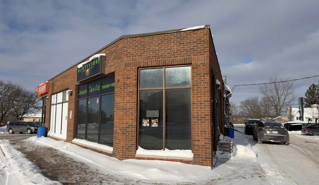 368 Queen St W Cambridge 6