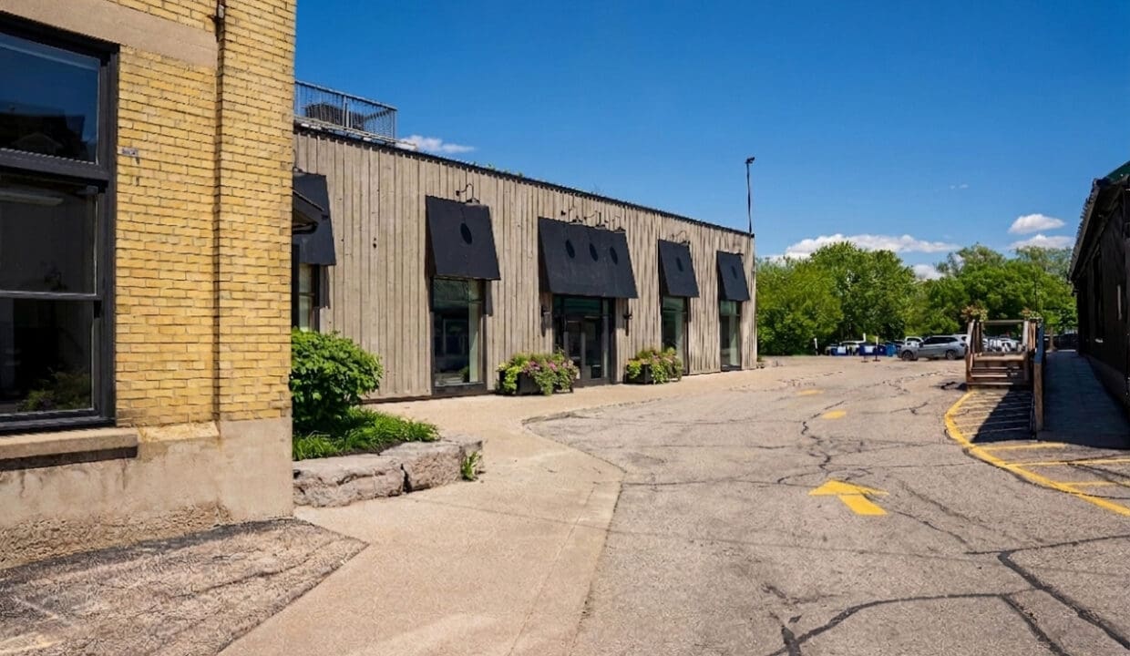 1440 King St N, unit 1B side