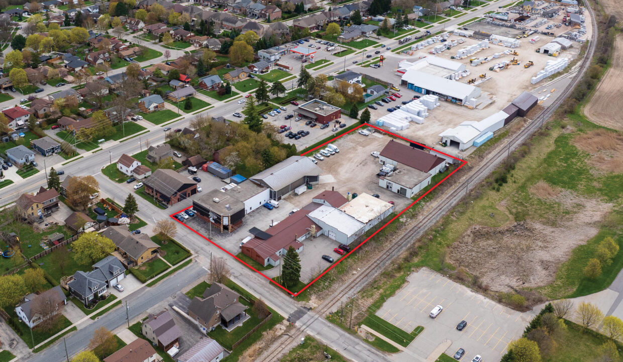 CW_11-HENRY_AERIAL-18 w outline