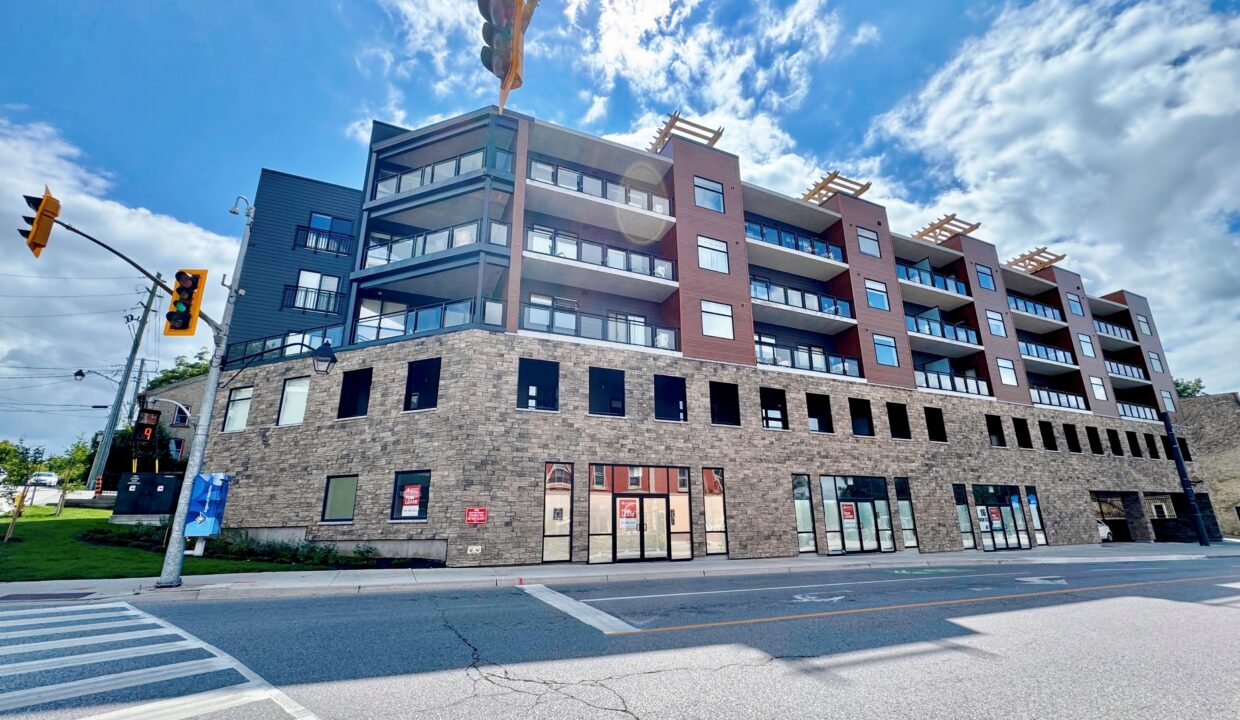 16 Queens St W front3