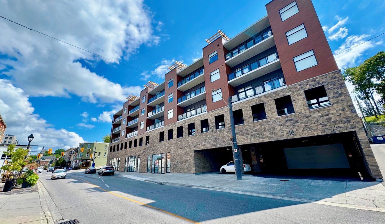 16 Queens St W front4